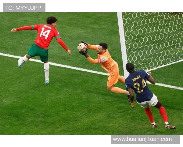 卡车压足球的奇妙瞬间揭示了力量与脆弱之间的对比与思考